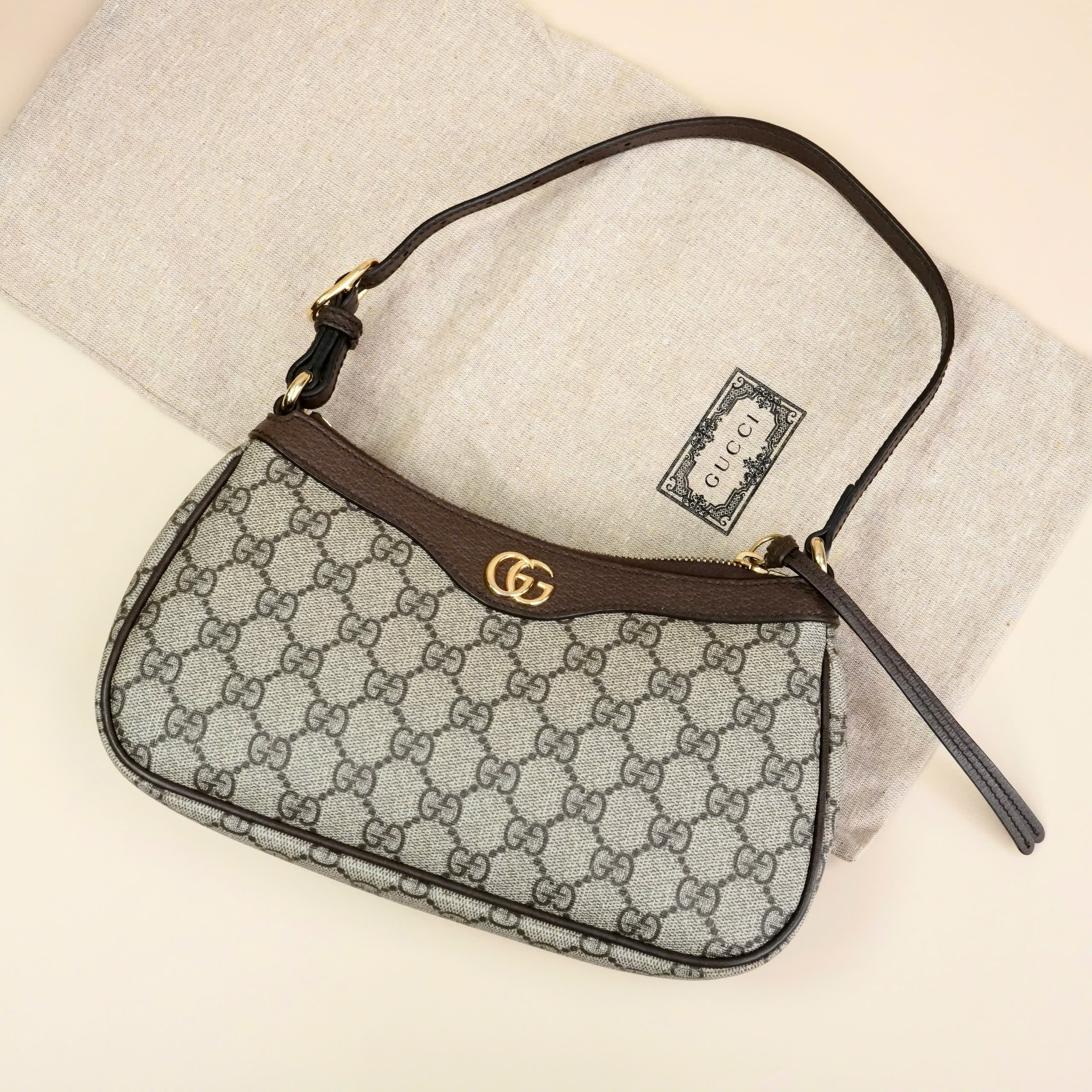 https://chatluxy.vn/storage/photos/1/01->10 - 4/gucci vàng/z7570315416241_55c530738f892fdae86b8bf7dde46f4a.jpg